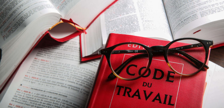 « A-T-ON LE DROIT DE ME LICENCIER POUR AVOIR BIDONNÉ MON CV? »