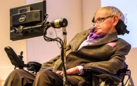 Extraterrestres, robots, IA : les 7 citations à retenir de l’astrophysicien Stephen Hawking