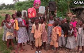 Vidéo – Côte d’Ivoire : le cartable qui permet aux enfants d’étudier la nuit