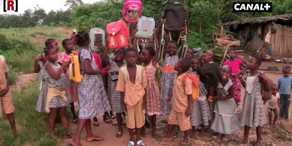 Vidéo – Côte d’Ivoire : le cartable qui permet aux enfants d’étudier la nuit