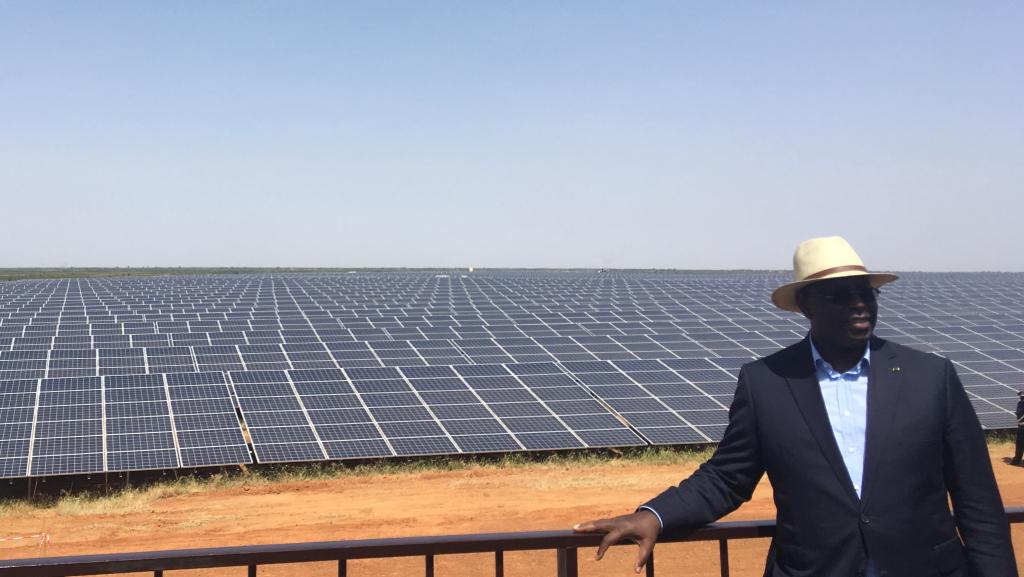 Sénégal: Macky Sall inaugure la plus grande centrale solaire d’Afrique de l’Ouest