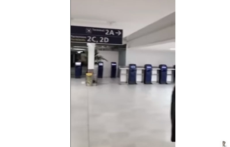 Ali Bongo mort , Messir rentre à Libreville en direct de l’aéroport de Paris [Video]
