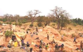 Guinée : les méthodes d’acquisition des terres par AngloGold Ashanti dénoncées dans un rapport