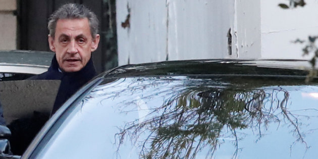 Garde à vue “humiliante” de Nicolas Sarkozy, autorisation de dormir chez lui… traitement de faveur ou de défaveur pour Sarkozy?