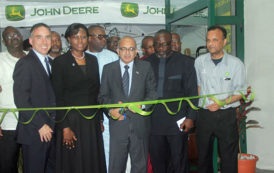 John Deere Fournira 300 Tracteurs À 100 000 Agriculteurs Au Nigeria