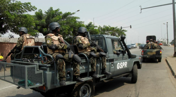 Côte d’Ivoire: 3 soldats radiés après des tirs dans un camp militaire