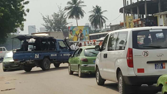 Côte d’Ivoire: Confusion à Adjamé, la police mitraille le véhicule d’un ministre