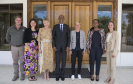 Le Président Kagame rencontre Ellen DeGeneres l’hôte de theellenshow et portia de Rossi en vacances au Rwanda.(Photos)