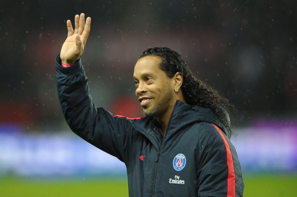 LE BRÉSILIEN RONALDINHO NOUVEL AMBASSADEUR DU FC BARCELONE