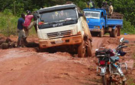 En Côte d’Ivoire, les entreprises de BTP construisant de mauvaises routes seront “interdites d’activité”.