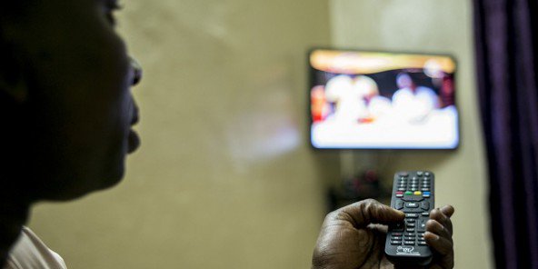 Qui, des Camerounais ou des Ivoiriens, regarde le plus la télé?
