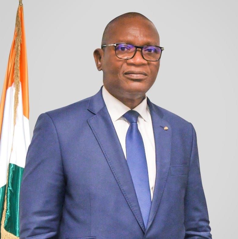 Adjé Silas Metch : Ministre délégué auprès du Premier Ministre, Ministre des Sports et du Cadre de Vie, chargé des Sports et du Cadre de Vie