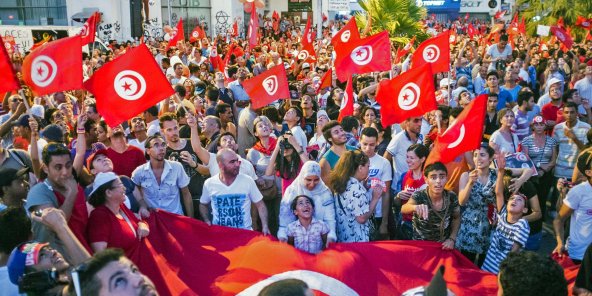 Tunisie : pourquoi la Grande-Bretagne finance des campagnes médiatiques dans le pays