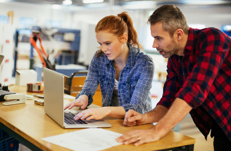 LEÇON POUR LE CRÉATEUR D’ENTREPRISE : OÙ DÉNICHER UN STAGIAIRE CAPABLE DE VOUS ÉPAULER ?