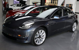 Tesla suspend temporairement sa ligne d’assemblage du Model 3