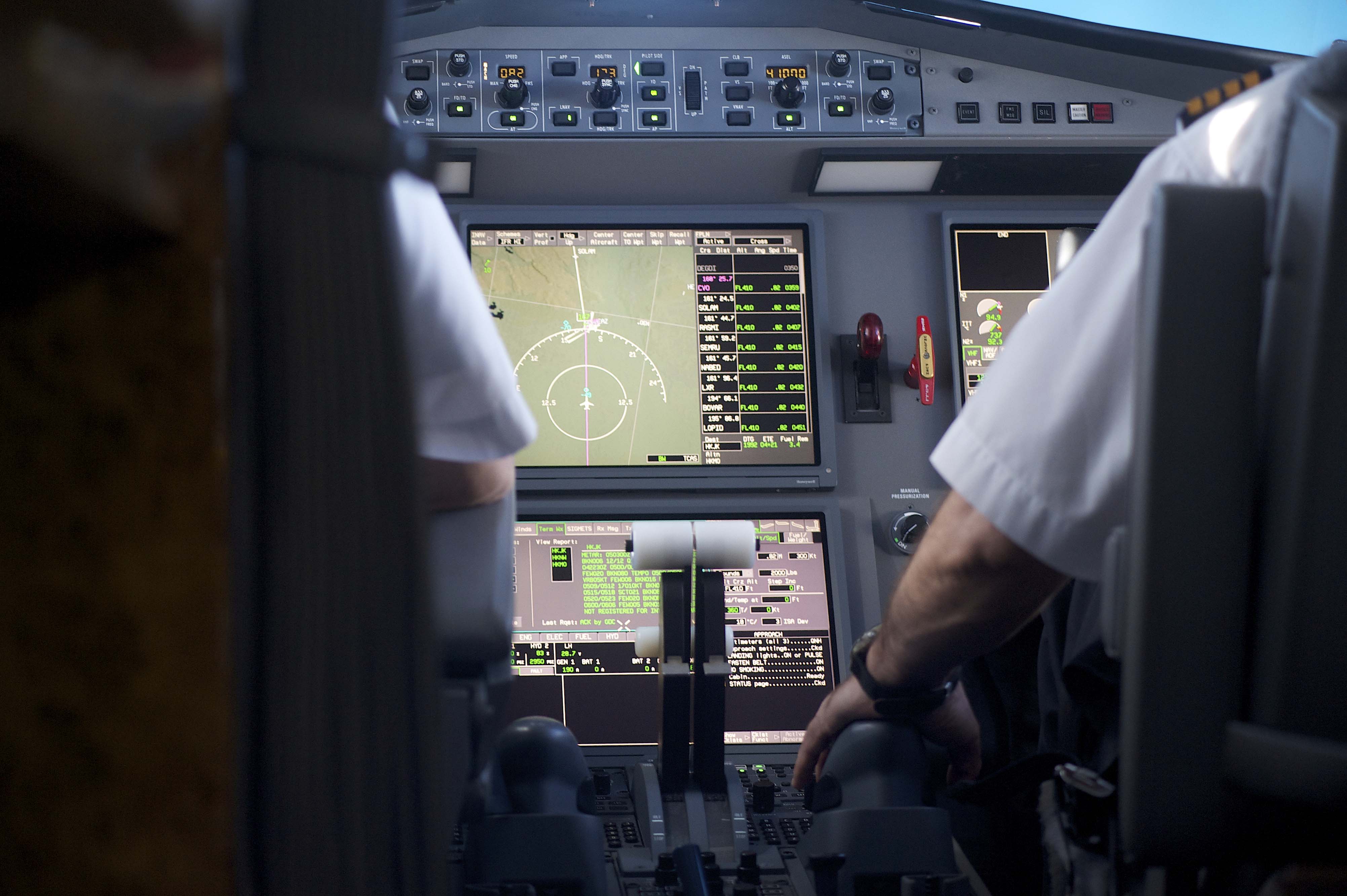 New FANS-1/A Data Link Unit Adds Voice Capabilities; Offers Flexibility in the Flight Deck