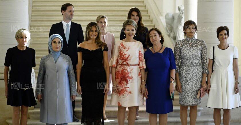 Des premières dames sur la photo souvenir du sommet de l’OTAN