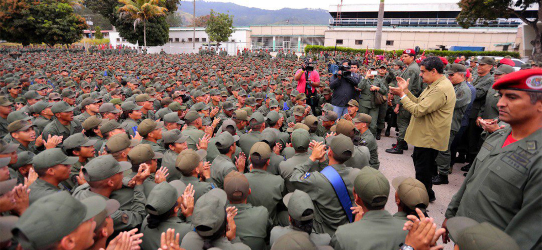 Nicolás Maduro félicite l’unité militaire contre les déserteurs « mercenaires de l’oligarchie »